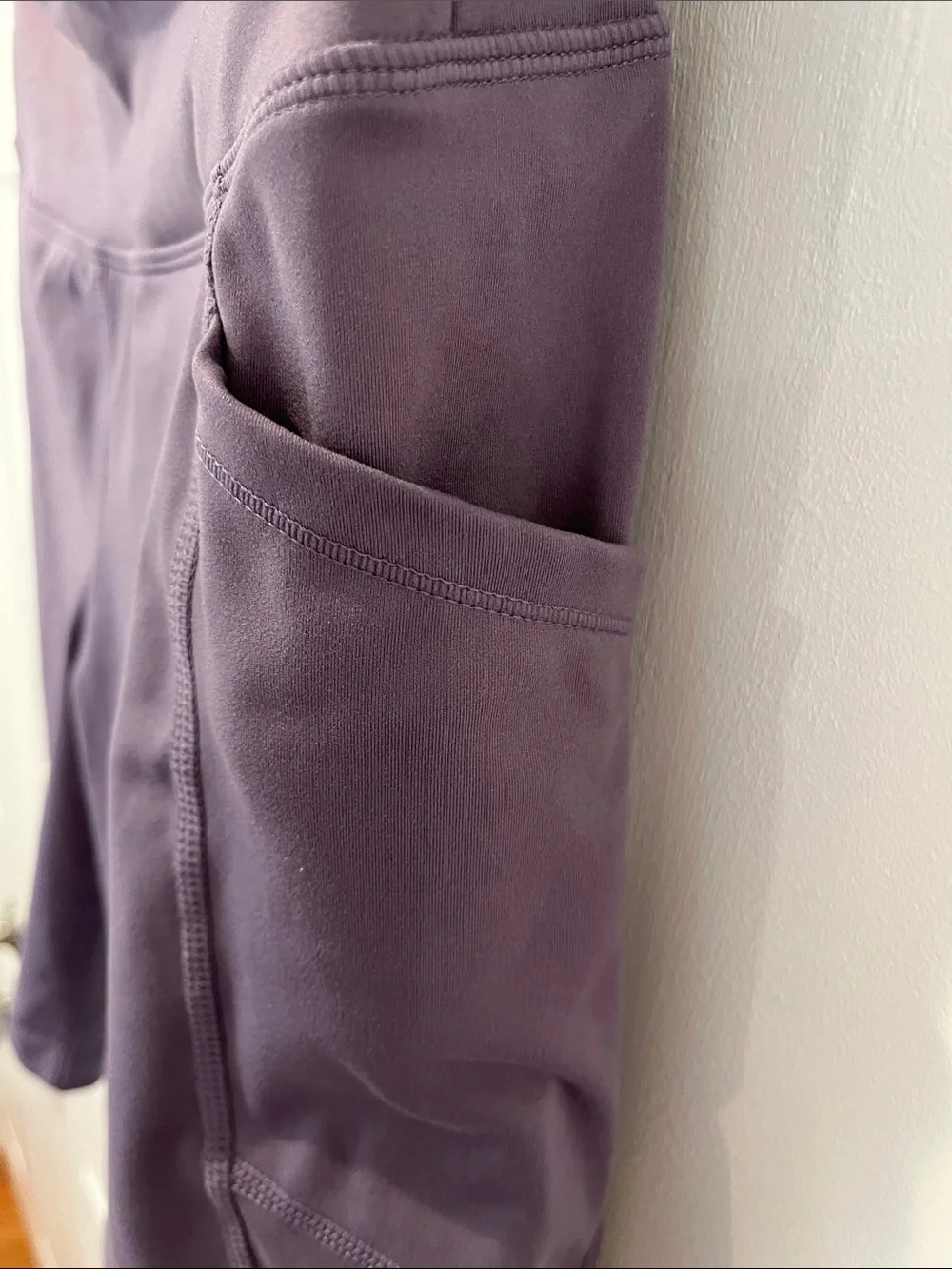Lululemon Bag & Athletic Apparel SZ M - Picture 12 of 16